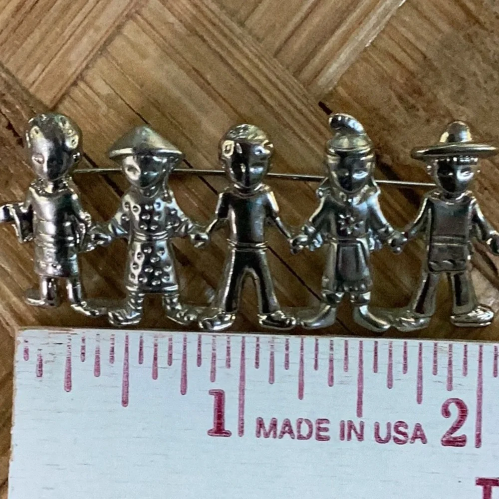 Vintage‎ Premier Silver Children Of The World Holding Hands Peace Love Unity Pin